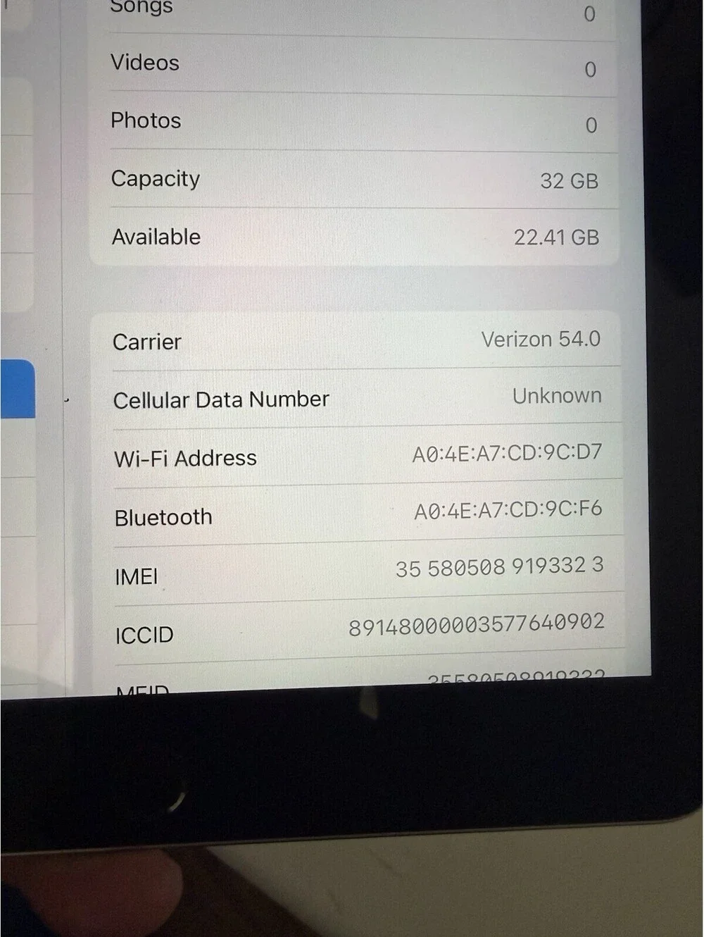 Apple iPad (5th Gen) A1823 32GB Wi-Fi + Cellular Tablet  Space Gray Good Cond